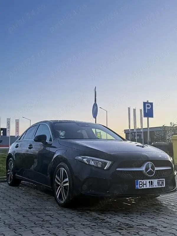 Second-hand Mercedes A250 218 CP (160 kW) 2020 Negru Berlinǎ