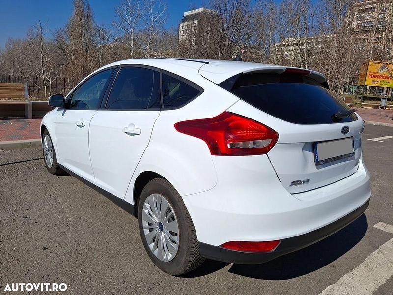 Second-hand Ford Focus Trend 125 CP (91 kW) 2017 Alb Hatchback