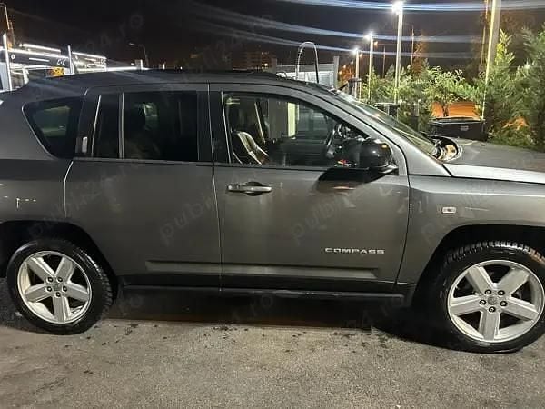 Gri Utilizat 2013 Jeep Compass SUV | 6.000 EUR (Preț OK) - Imagine 1/4