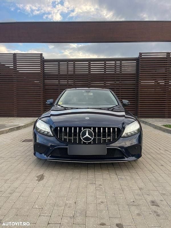 Culoarealbastru Utilizat 2018 Mercedes C200 Berlinǎ | 20.799 EUR (Preț OK) - Imagine 1/4