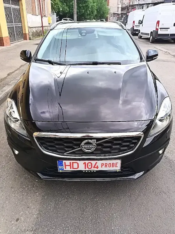 41 Volvo V40 2016 second-hand de vânzare - AutoUncle