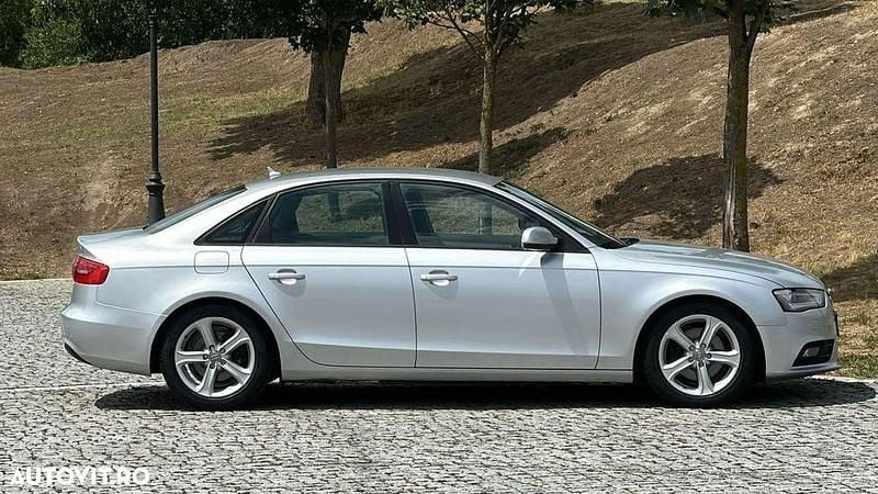 Second-hand Audi A4 Performance 177 CP (130 kW) 2012 Argint Berlinǎ
