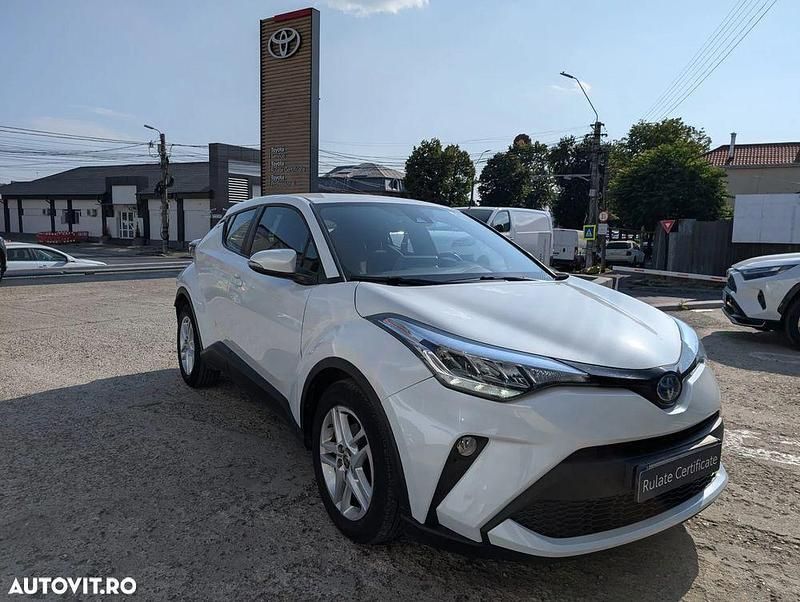 Alb Utilizat 2022 Toyota C-HR SUV | 21.500 EUR (Preț OK) - Imagine 1/4