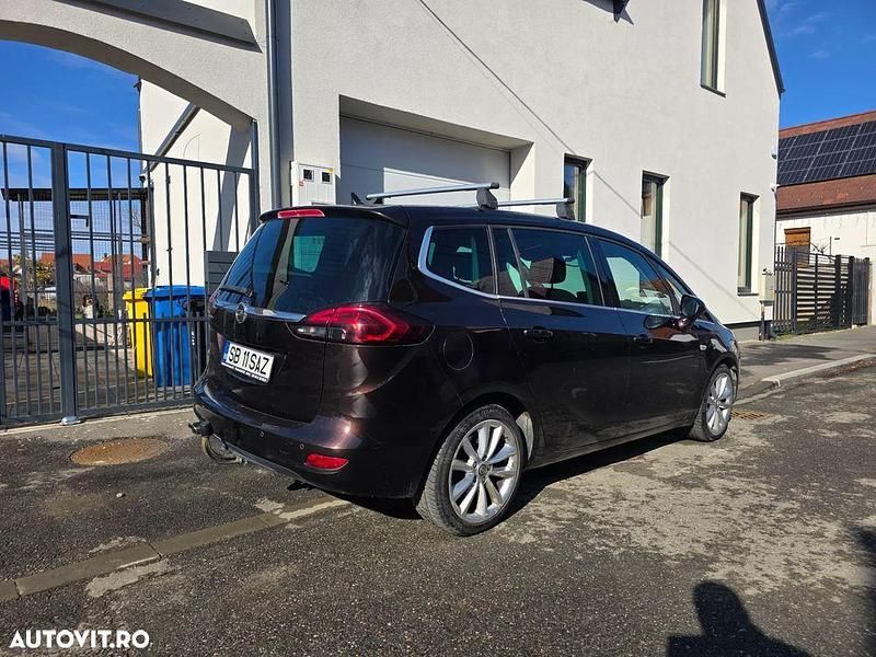 Second-hand Opel Zafira Tourer Sport 165 CP (121 kW) 2012 Culoaremaro Monovolum