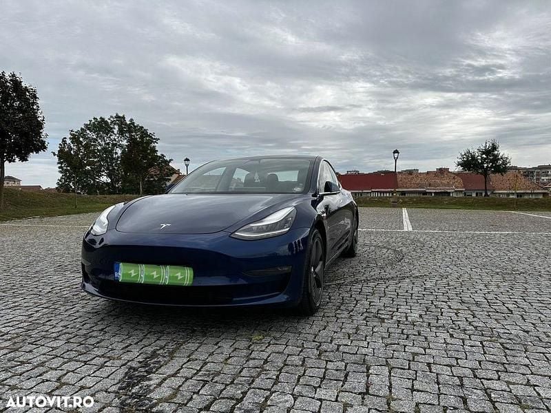 Second-hand Tesla Model 3 254 kW (346 CP) 2019 Culoarealbastru Berlinǎ