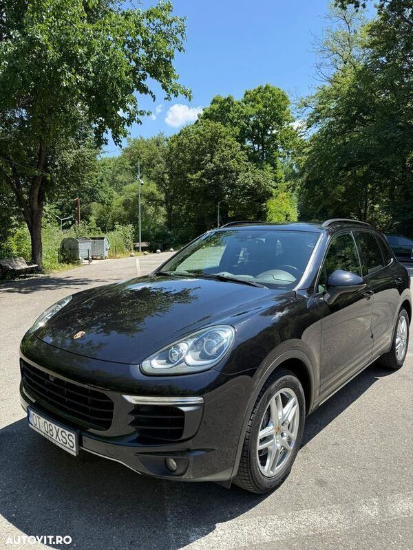 Negru Utilizat 2016 Porsche Cayenne SUV | 26.900 EUR (Preț bun) - Imagine 1/4