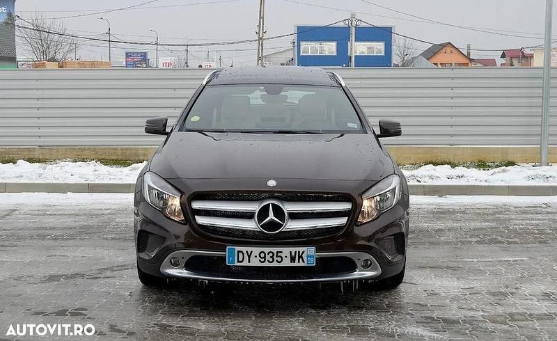 Second-hand Mercedes GLA200 Style 136 CP (100 kW) 2015 Culoaremaro SUV