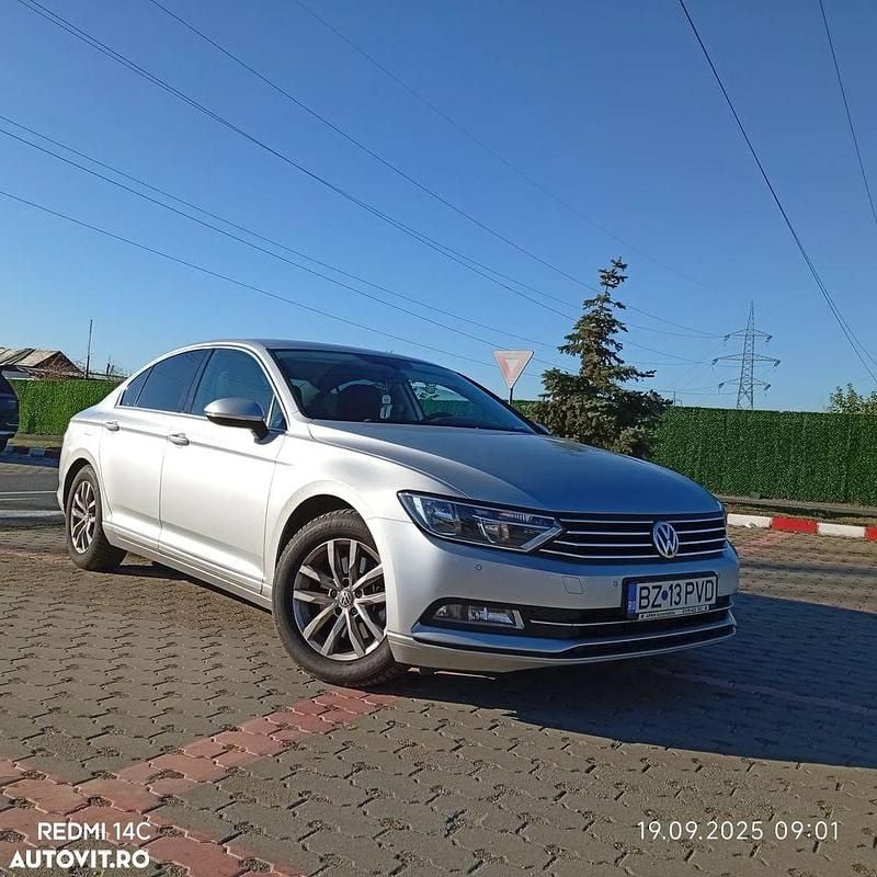 Gri Utilizat 2015 VW Passat Highline Berlinǎ | 9.999 EUR - Imagine 1/4