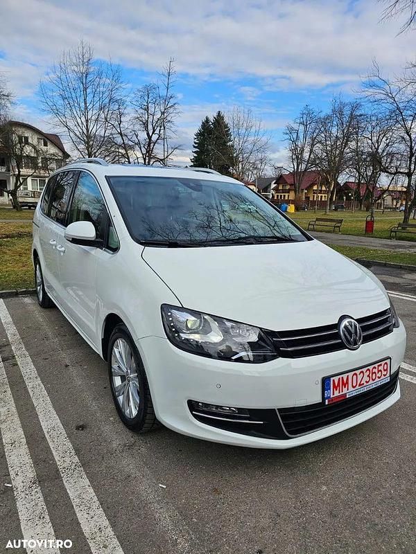 Second-hand VW Sharan Highline 177 CP (130 kW) 2021 Culoarealb Monovolum