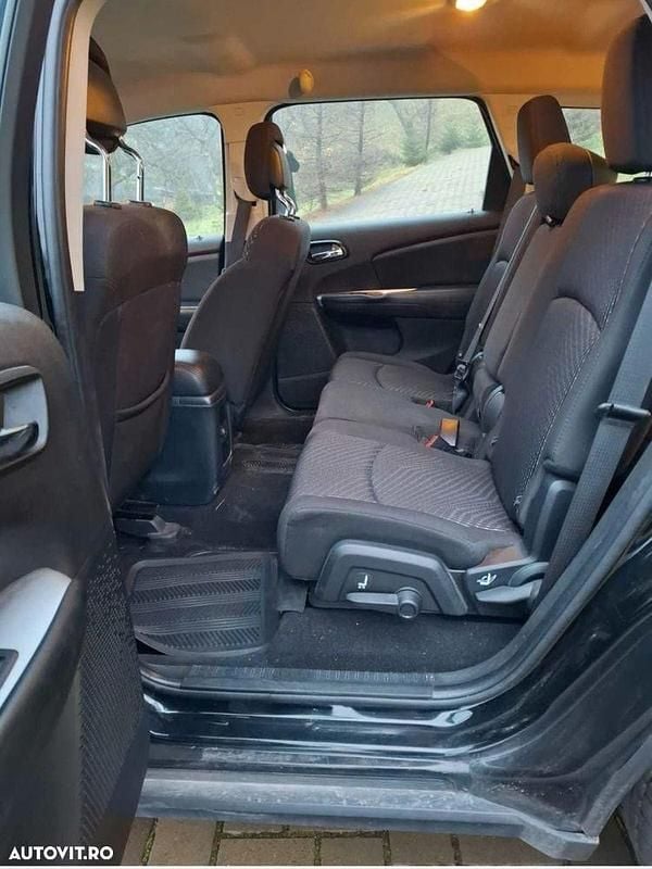 Second-hand Dodge Journey 170 CP (125 kW) 2015 Culoarenegru SUV