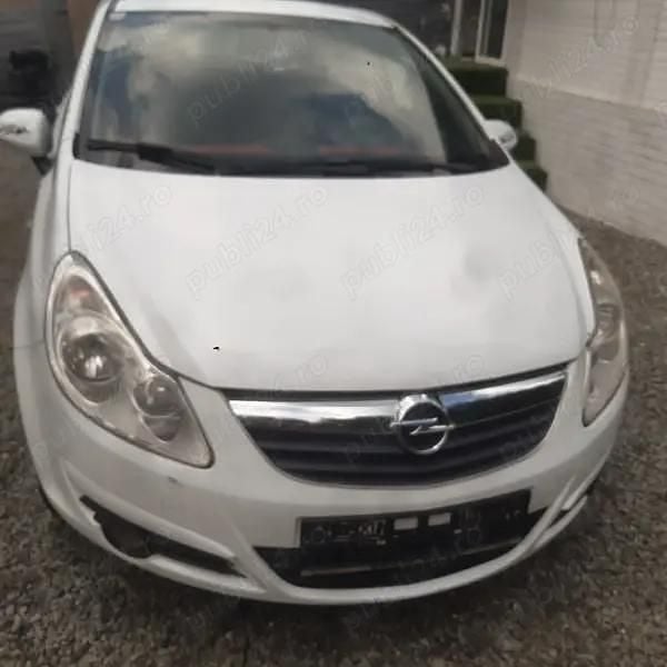 Alb Utilizat 2009 Opel Corsa Hatchback | 2.400 EUR (Preț bun) - Imagine 1/4