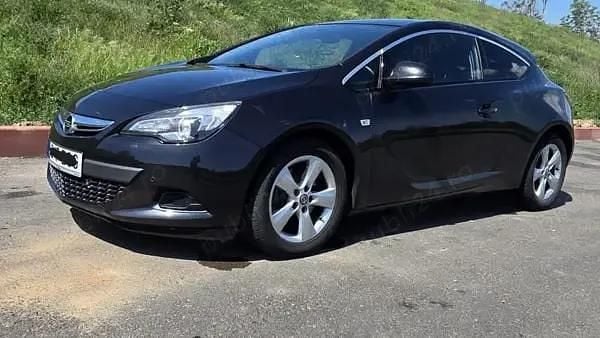 Negru Utilizat 2012 Opel Astra GTC Coupe | 4.000 EUR - Imagine 1/4