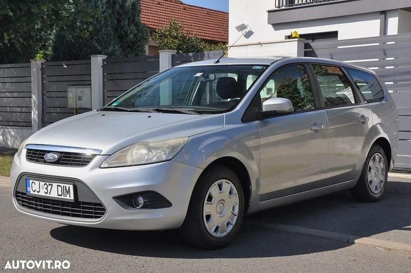 Culoareargint Utilizat 2008 Ford Focus Trend Berlinǎ | 2.200 EUR (Preț OK) - Imagine 1/4