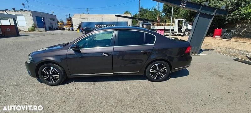 Alte culori Utilizat 2011 VW Passat Comfortline Berlinǎ | 6.700 EUR (Preț OK) - Imagine 1/4