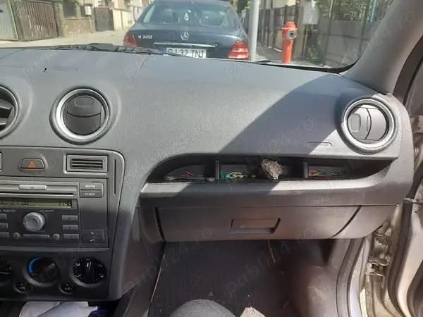 Gri Utilizat 2008 Ford Fusion Berlinǎ | 5.000 EUR - Imagine 1/4