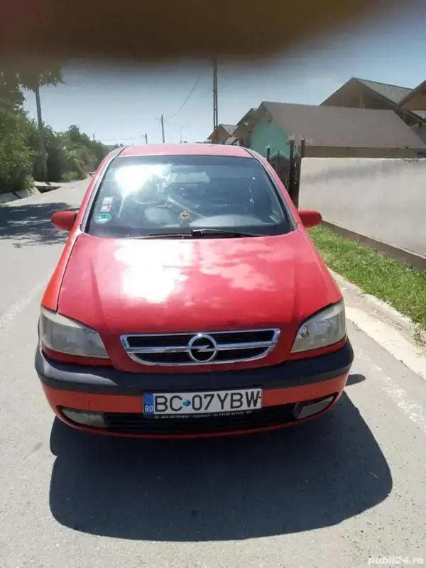 Utilizat 2005 Opel Zafira Monovolum | 900 EUR (Preț OK) - Imagine 1/4