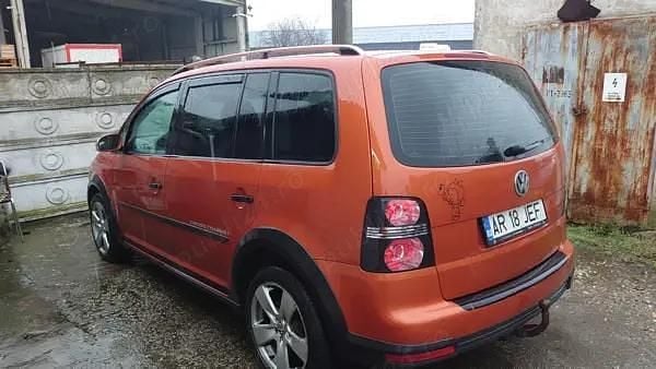 Second-hand VW Touran 140 CP (102 kW) 2008 Portocaliu Monovolum