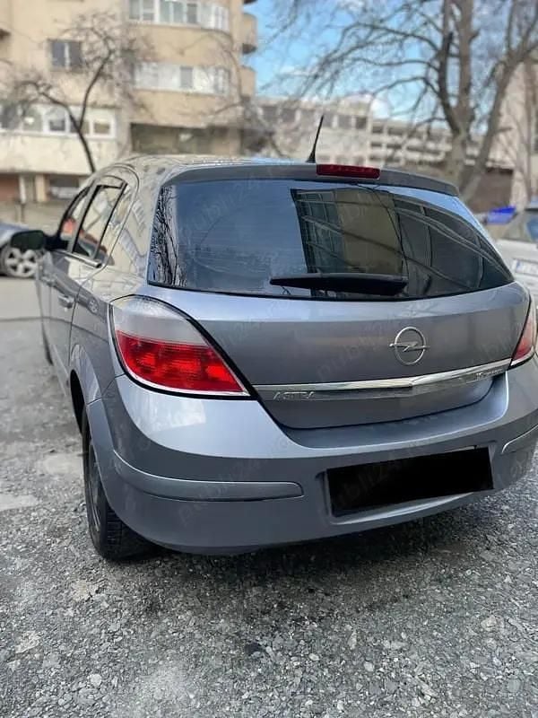 Second-hand Opel Astra 105 CP (77 kW) 2004 Hatchback