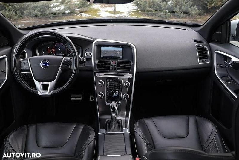 Second-hand Volvo XC60 Summum 181 CP (133 kW) 2016 Culoarenegru SUV