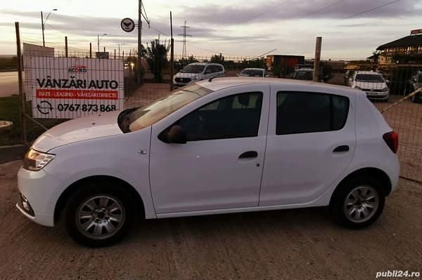 Alb Utilizat 2016 Dacia Sandero Hatchback | 3.900 EUR (Preț bun) - Imagine 1/4