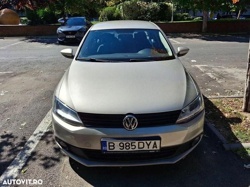 Culoarebej Utilizat 2014 VW Jetta Comfortline Berlinǎ | 6.750 EUR (Preț OK) - Imagine 1/4