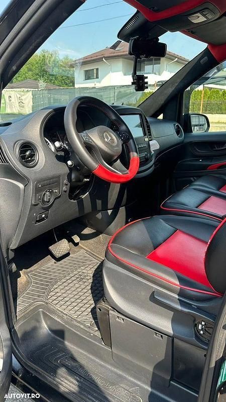Negru Utilizat 2018 Mercedes Vito Monovolum | 21.000 EUR (Scump) - Imagine 1/4