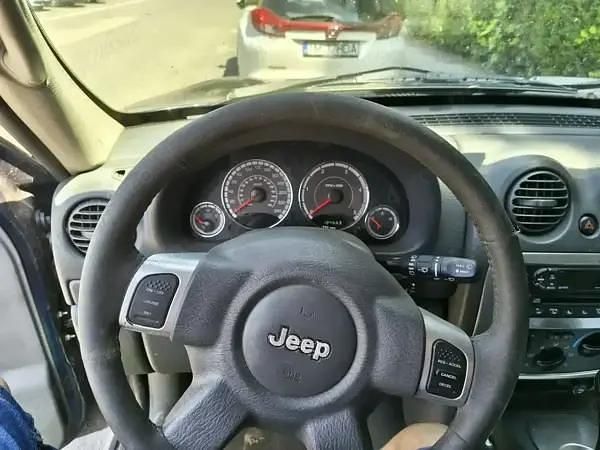 Second-hand Jeep Cherokee 163 CP (119 kW) 2007 SUV