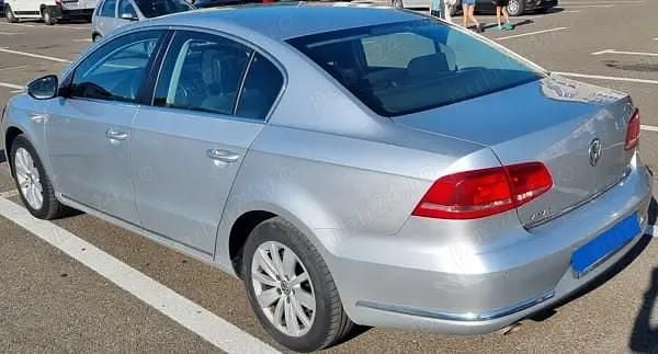 Gri Utilizat 2012 VW Passat Berlinǎ | 5.300 EUR (Preț bun) - Imagine 1/4