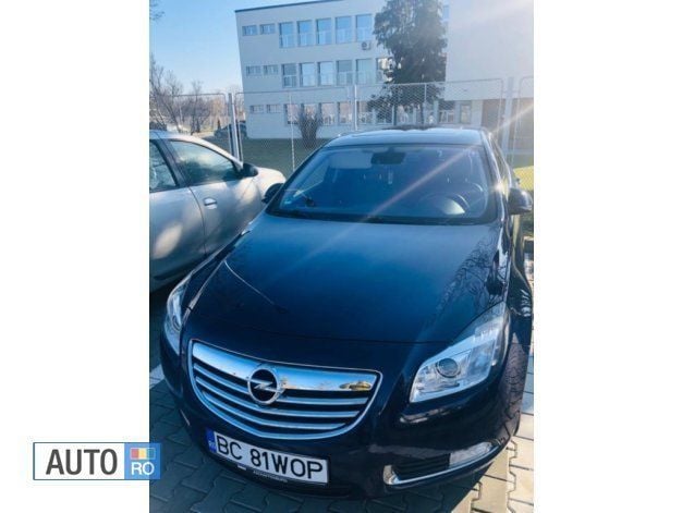 Second-hand Opel Insignia 195 CP (143 kW) 2013 Albastru Berlinǎ