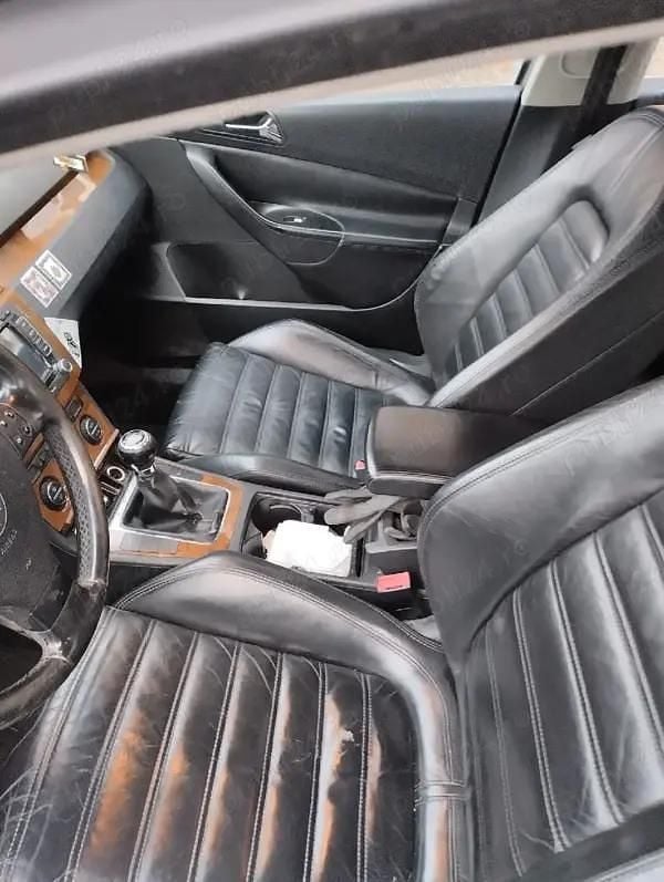 Second-hand VW Passat 140 CP (102 kW) 2005 Gri Berlinǎ