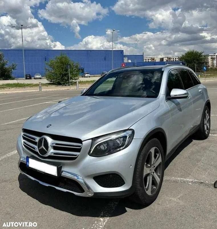 Culoareargint Utilizat 2016 Mercedes GLC250 SUV | 18.700 EUR (Preț bun) - Imagine 1/4