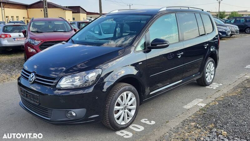 Negru Utilizat 2015 VW Touran Monovolum | 6.900 EUR (Preț bun) - Imagine 1/4