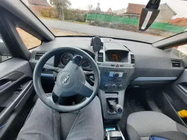 Gri Utilizat 2006 Opel Zafira Monovolum | 2.800 EUR (Scump) - Imagine 1/4