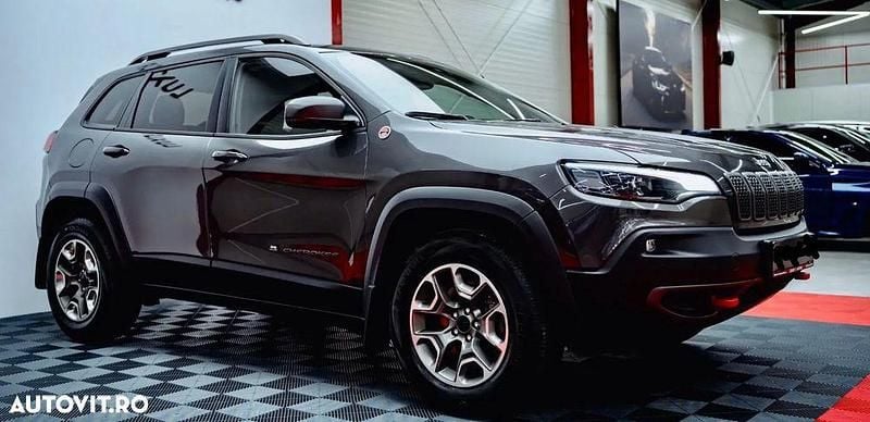 Second-hand Jeep Cherokee Trailhawk 272 CP (200 kW) 2019 Gri SUV