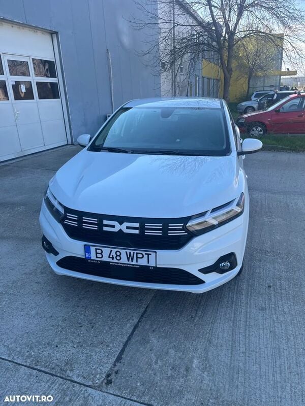 Alb Utilizat 2024 Dacia Sandero Expression Hatchback | 12.000 EUR - Imagine 1/4