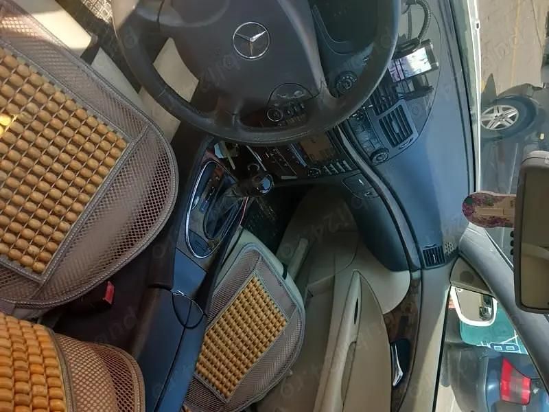 Second-hand Mercedes 220 150 CP (110 kW) 2005 Berlinǎ