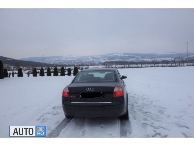 Second-hand Audi A4 S-Line 131 CP (96 kW) 2001 Albastru Berlinǎ
