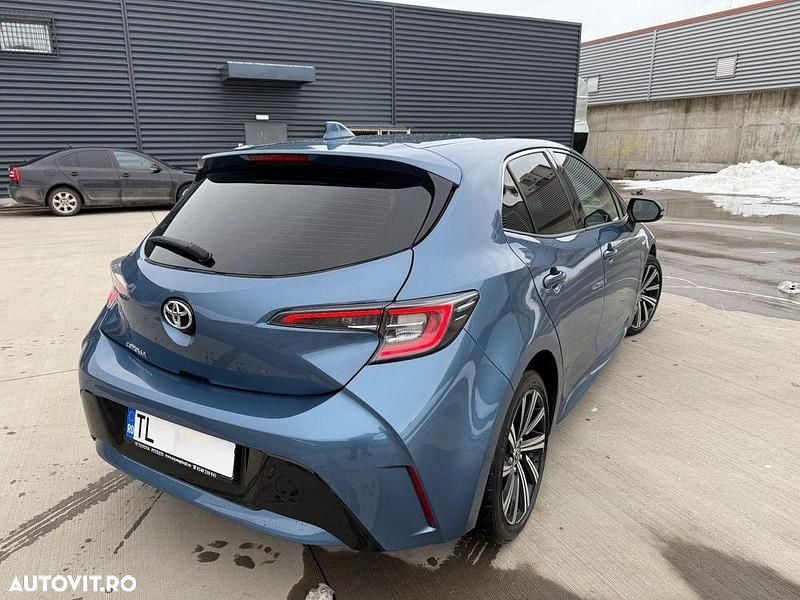 Second-hand Toyota Corolla 122 CP (89 kW) 2021 Culoarealbastru Hatchback