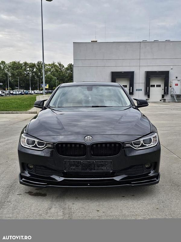 Culoarenegru Utilizat 2015 BMW 318 Luxury Line Berlinǎ | 11.990 EUR (Preț bun) - Imagine 1/4