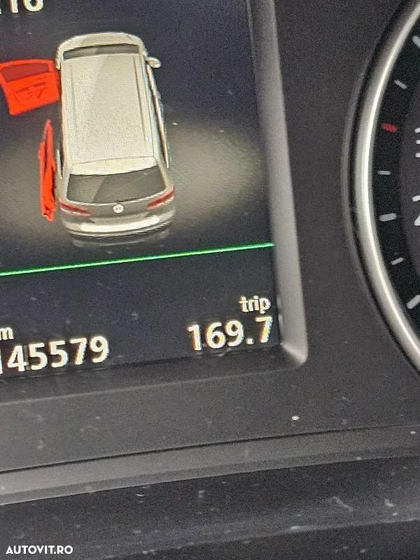 Second-hand VW Sharan Trendline 140 CP (102 kW) 2016 Culoaregalbeuriu Monovolum