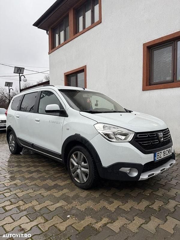 Second-hand Dacia Lodgy Stepway 102 CP (75 kW) 2018 Culoarealb Monovolum