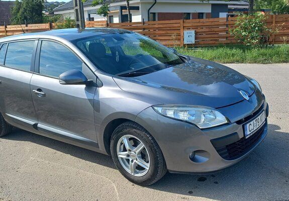 Gri Utilizat 2010 Renault Mégane III Expression+ Break | 4.750 EUR (Puțin scump) - Imagine 1/4