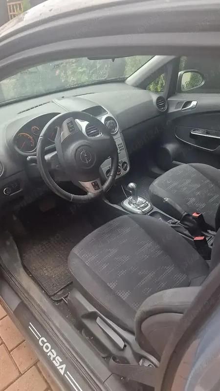 Maro Utilizat 2011 Opel Corsa Coupe | 4.500 EUR (Preț OK) - Imagine 1/4