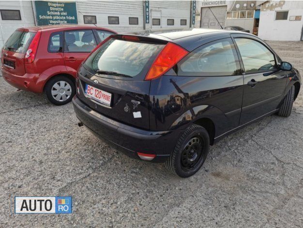 Albastru Utilizat 2004 Ford Focus Berlinǎ | 1.799 EUR (Preț OK) - Imagine 1/4