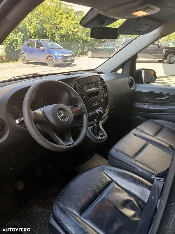 Negru Utilizat 2016 Mercedes Vito Monovolum | 12.000 EUR (Preț bun) - Imagine 1/4