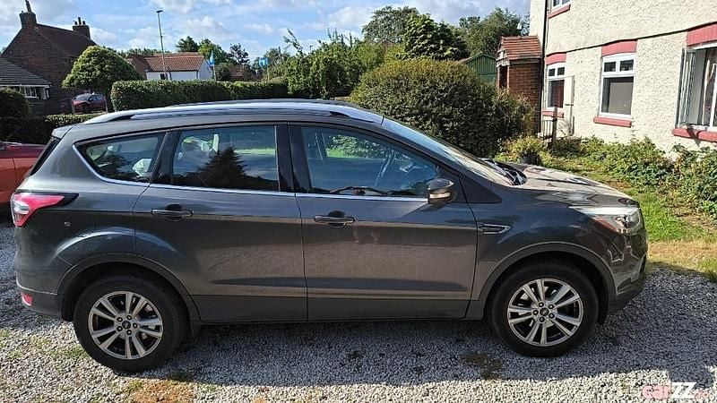 Second-hand Ford Kuga 150 CP (110 kW) 2018 Gri SUV