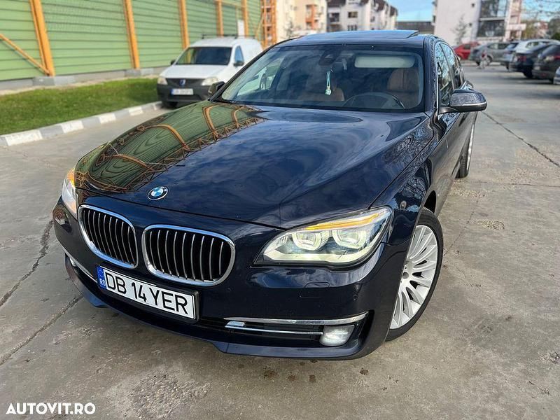 Second-hand BMW 740 Comfort Edition 313 CP (230 kW) 2013 Culoarealbastru Berlinǎ