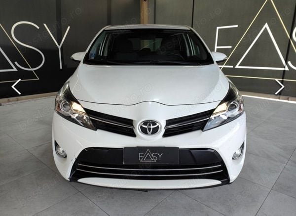 Alb Utilizat 2015 Toyota Verso Monovolum | 9.500 EUR - Imagine 1/4