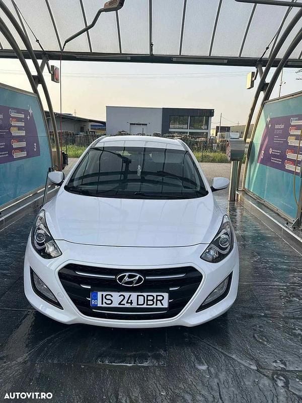 Alb Utilizat 2016 Hyundai i30 Hatchback | 6.200 EUR (Preț OK) - Imagine 1/4