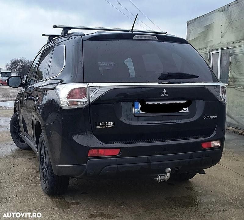 Second-hand Mitsubishi Outlander Instyle 150 CP (110 kW) 2013 Culoarenegru SUV